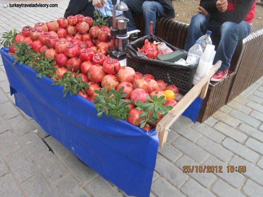Pomegranate Tour offers pomegranate juice to its travellers